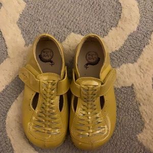 Livie and Luca yellow, patten size 10 girls shoes